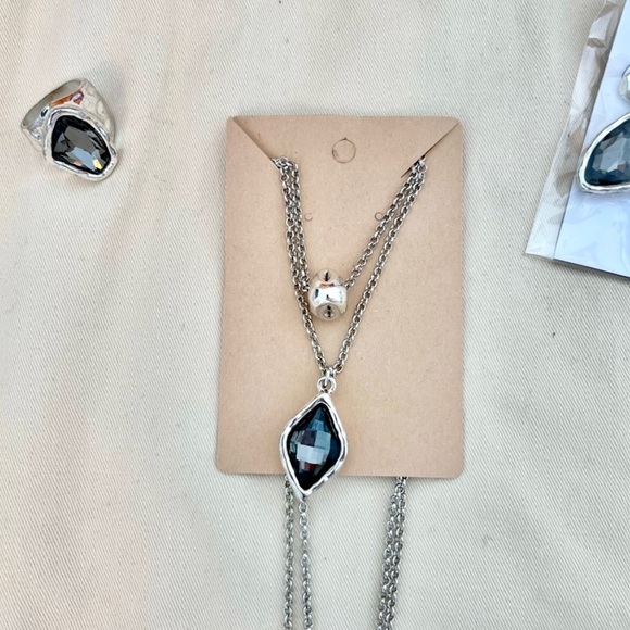 Irregular Artisanal Black Resin Crystal Chunky Silver Ring - Picture 5 of 8